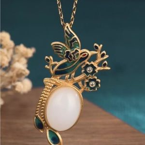White jade cloisonné necklace